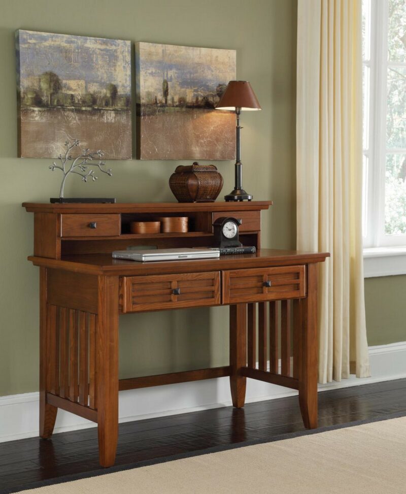 Lloyd Desk with Hutch